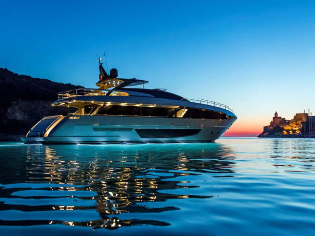 indulge-in-luxury-with-private-yacht-rentals-in-dubai-gunayydin
