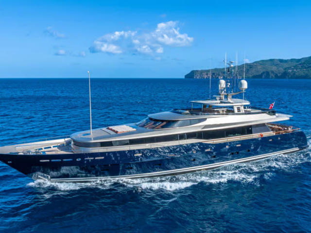 luxury-yacht-rental-dubai-gunayydin