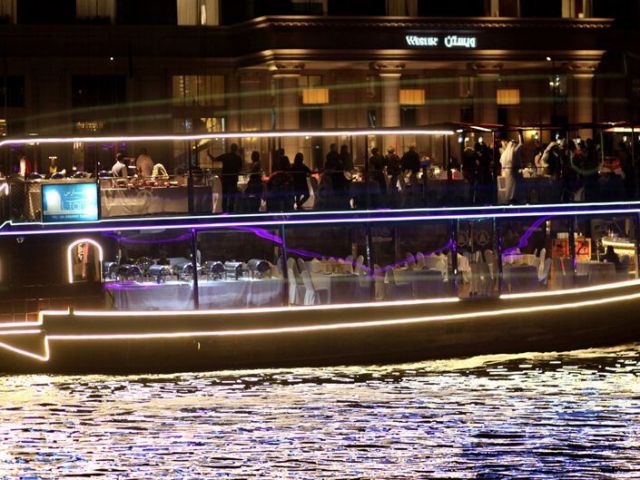 water-canal-cruise-dubai-luxury-dhow-dinner-experience