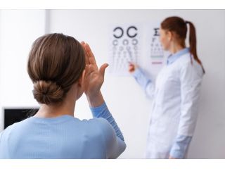 best-eye-center-in-dubai-for-refractive-error-treatment-small-0
