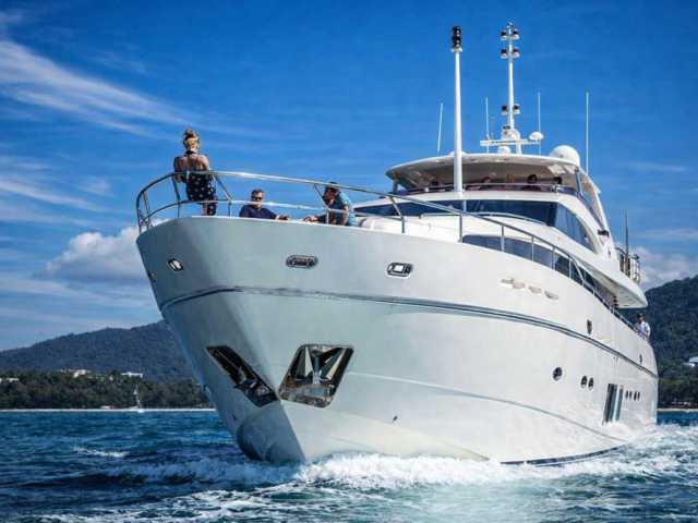 luxury-yacht-rental-in-dubai-gunayydin