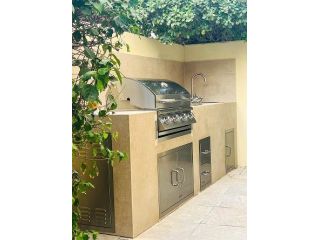 premium-kitchens-service-dubai-elegant-custom-designs-small-1
