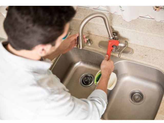 struggling-with-home-ac-maintenance-in-dubai