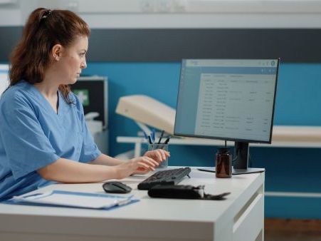 emirates-id-typing-application-assistance-fast-processing