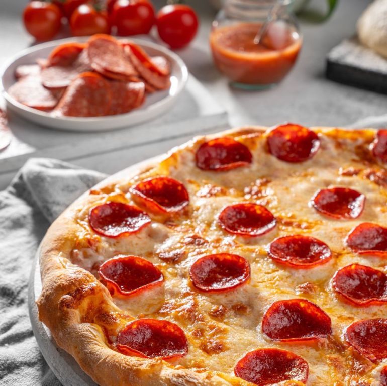 best-pizza-in-dubai-wood-fired-italian-pizza-delivery-dine-in-big-3