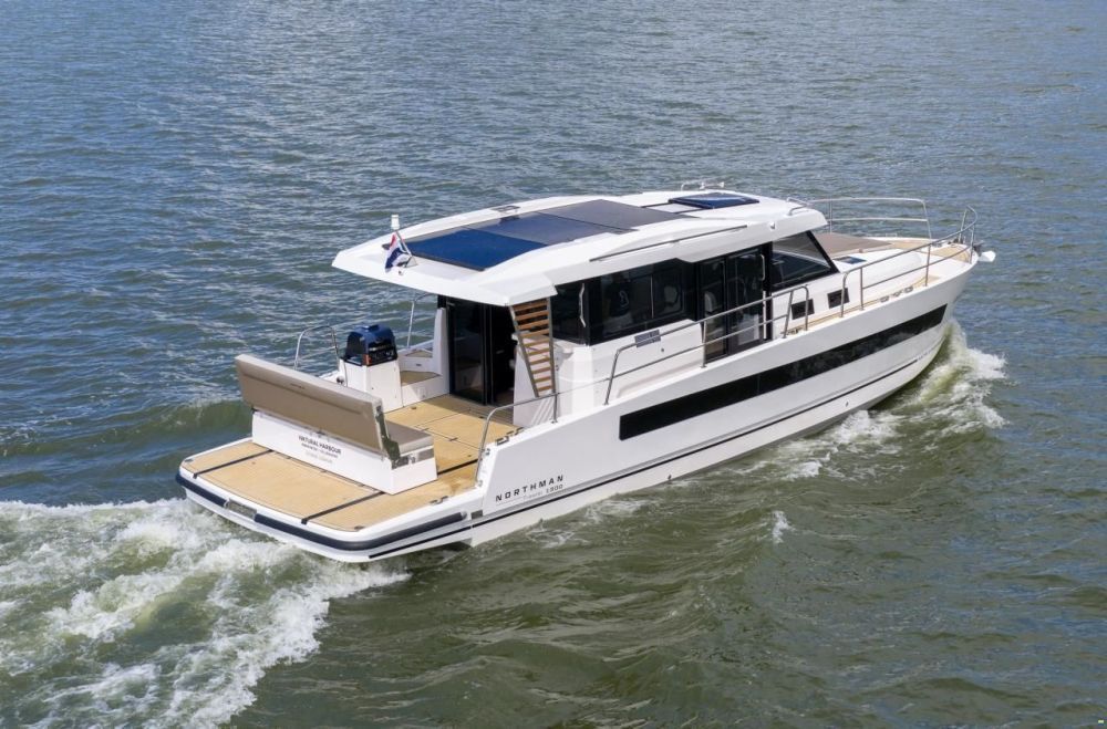 private-yacht-rental-in-dubai-gunayydin-yachts-big-0