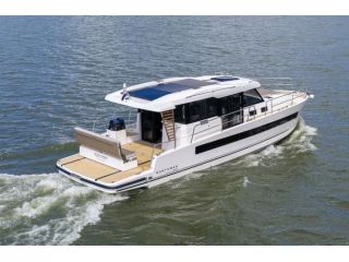 private-yacht-rental-in-dubai-gunayydin-yachts-small-0