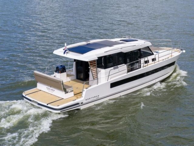 private-yacht-rental-in-dubai-gunayydin-yachts