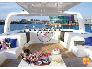 luxury-yacht-rental-dubai-gunayydin-yachts-small-0