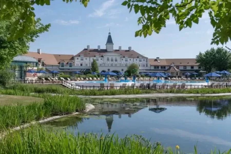 book-marriotts-village-dile-de-france-villas-big-0