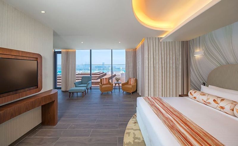 family-friendly-beachfront-resort-dubai-palm-jumeirah-stay-big-0