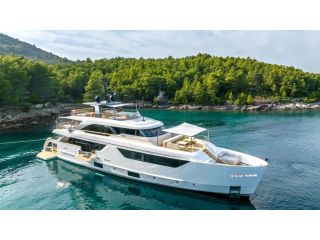 best-yacht-for-rental-in-dubai-gunayydin-small-0