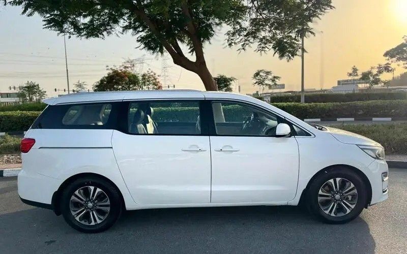7-seater-car-rental-in-dubai-prox-cars-big-0