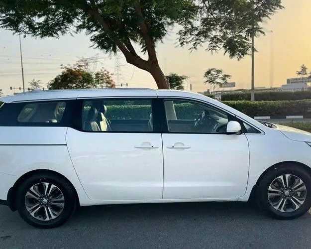 7-seater-car-rental-in-dubai-prox-cars