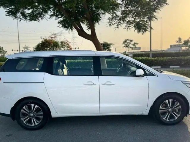 7-seater-car-rental-in-dubai-prox-cars