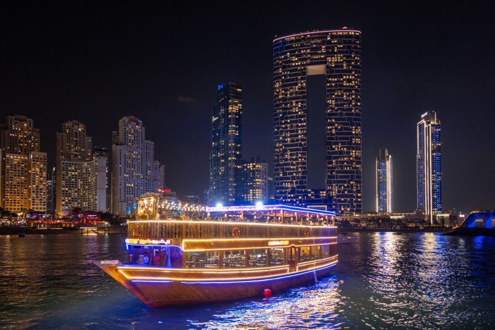 luxury-new-year-cruise-party-dubai-alishba-dhow-cruise-big-1