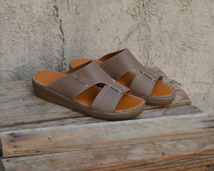 custom-footwear-manufacturer-uae-for-premium-arabic-sandals