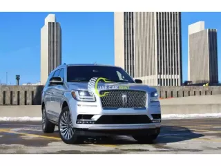 premium-lincoln-chauffeur-travel-in-dubai-abu-dhabi-small-0