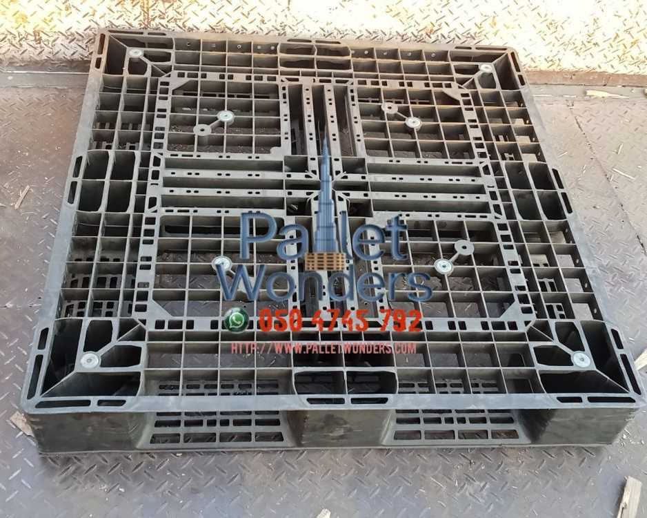 plastic-0555450341-pallets