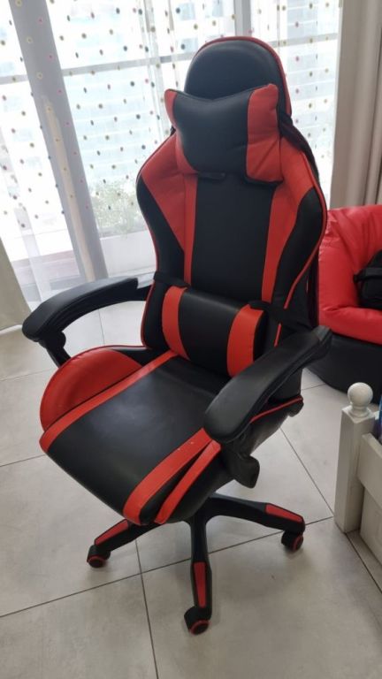 study-tables-with-gaming-chair-big-2