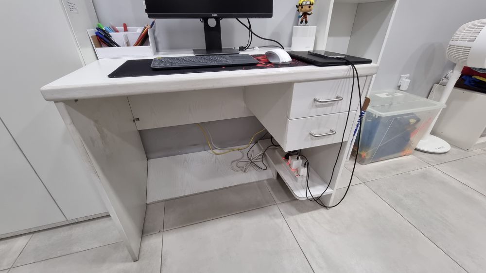 study-tables-with-gaming-chair-big-0