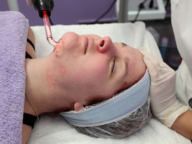 best-clinics-for-repairing-sun-damaged-skin-in-dubai