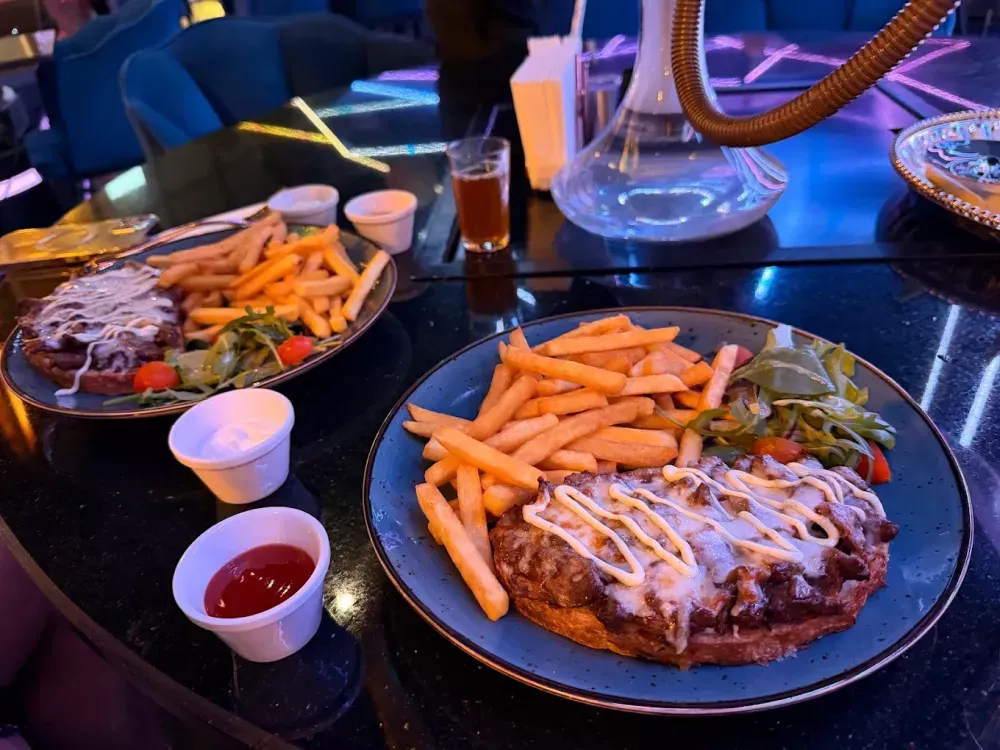 experience-the-best-family-resturant-in-dubai-live-bbq-big-0