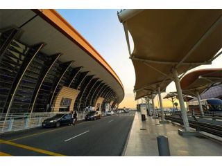 professional-airport-transfers-in-jeddah-chauffeur-services-small-0