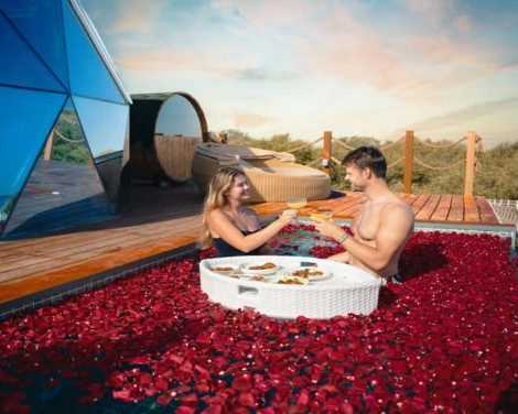 best-resorts-for-honeymoons-dubai-beach-resort-in-dubai