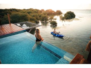 best-resorts-for-honeymoons-dubai-beach-resort-in-dubai-small-2