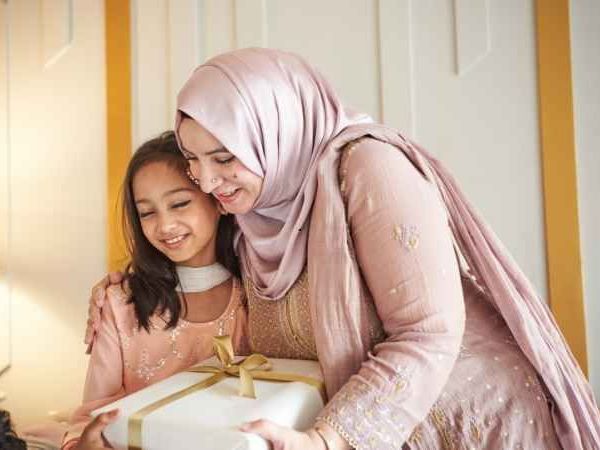 premium-eid-gift-delivery-dubai-at-gifts-habibi