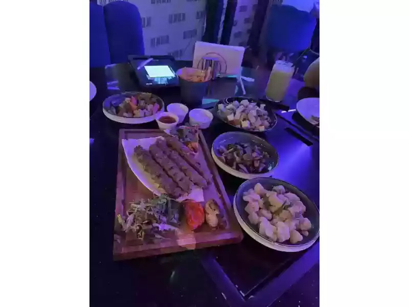 modern-family-resturant-in-dubai-small-0
