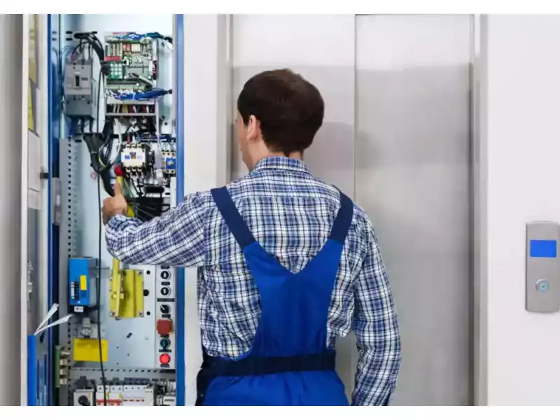 industrial-cargo-lift-abu-dhabi-cargo-lift-experts-small-1