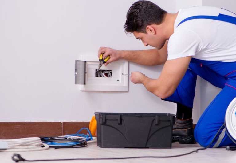 experienced-electrical-contractors-in-abu-dhabi-big-0