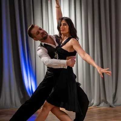 learn-the-art-of-dancing-with-waltz-dance-classes-in-abu-dhabi-big-0