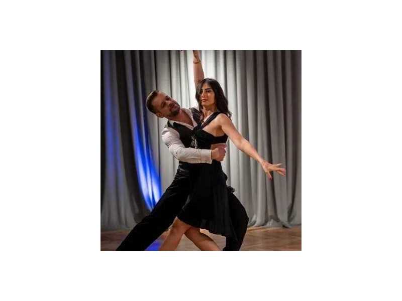 learn-the-art-of-dancing-with-waltz-dance-classes-in-abu-dhabi-small-0