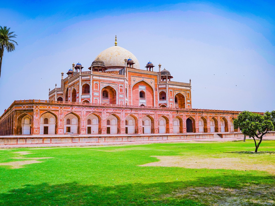 journey-through-india-iconic-monuments-and-temples-await-big-1