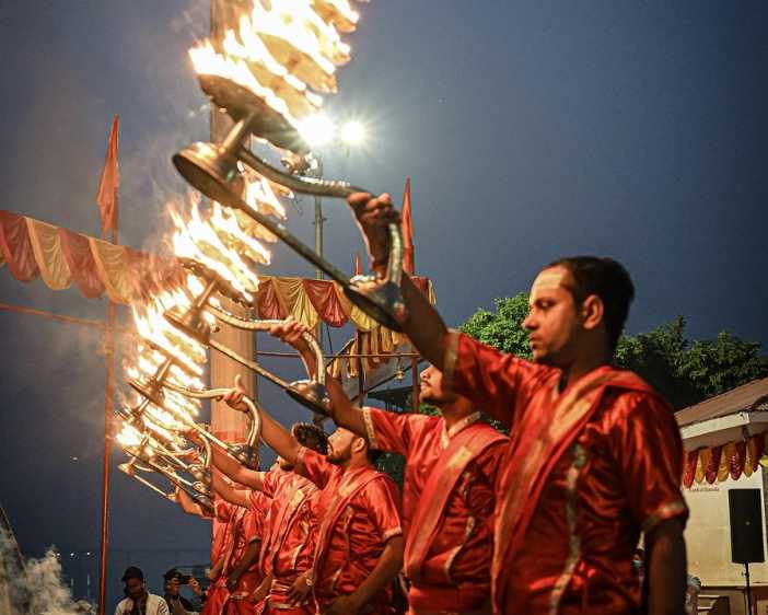 journey-through-india-iconic-monuments-and-temples-await