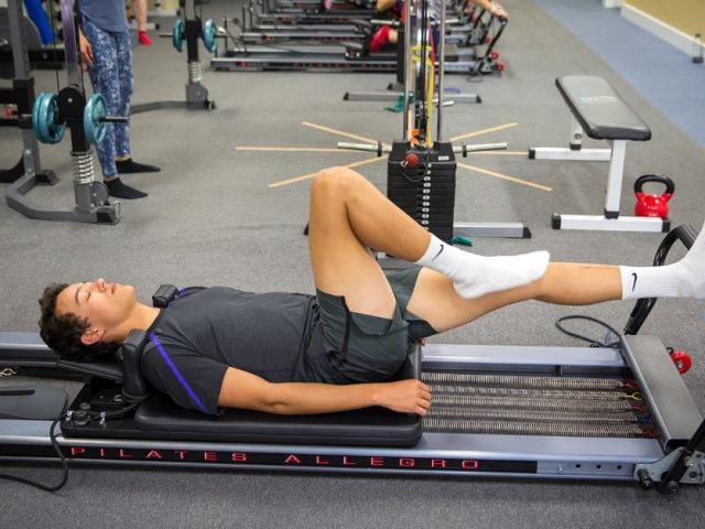pilates-for-acl-tear-recovery-strengthen-rebuild-faster