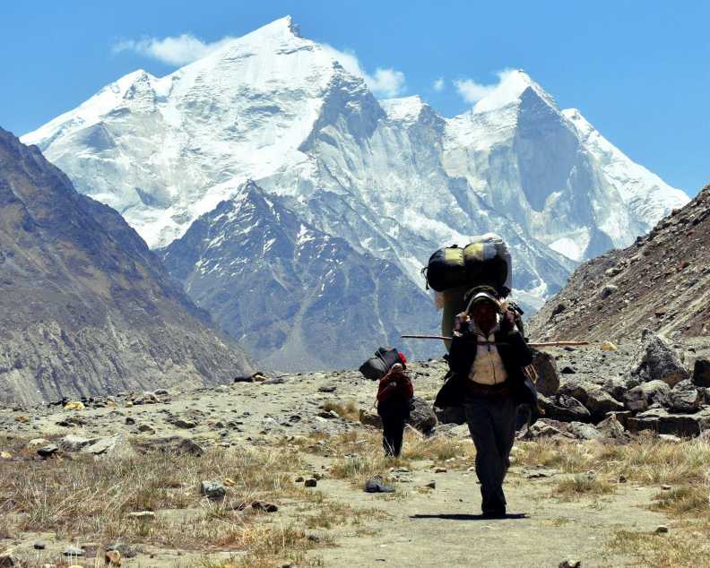 embark-on-an-unforgettable-journey-through-the-majestic-himalayas