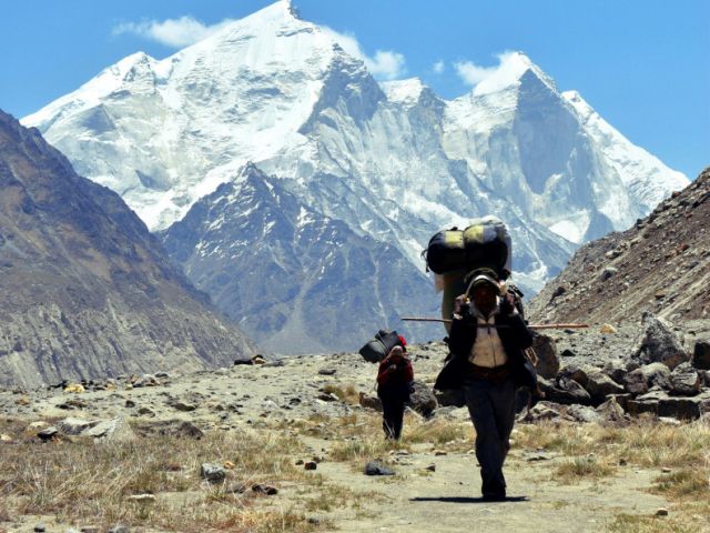 embark-on-an-unforgettable-journey-through-the-majestic-himalayas