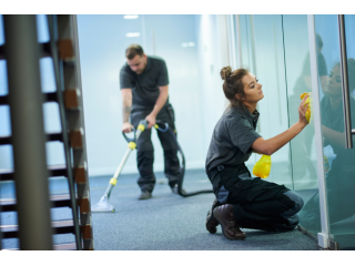 hiring-office-cleaning-professionals-for-large-workplaces-small-0
