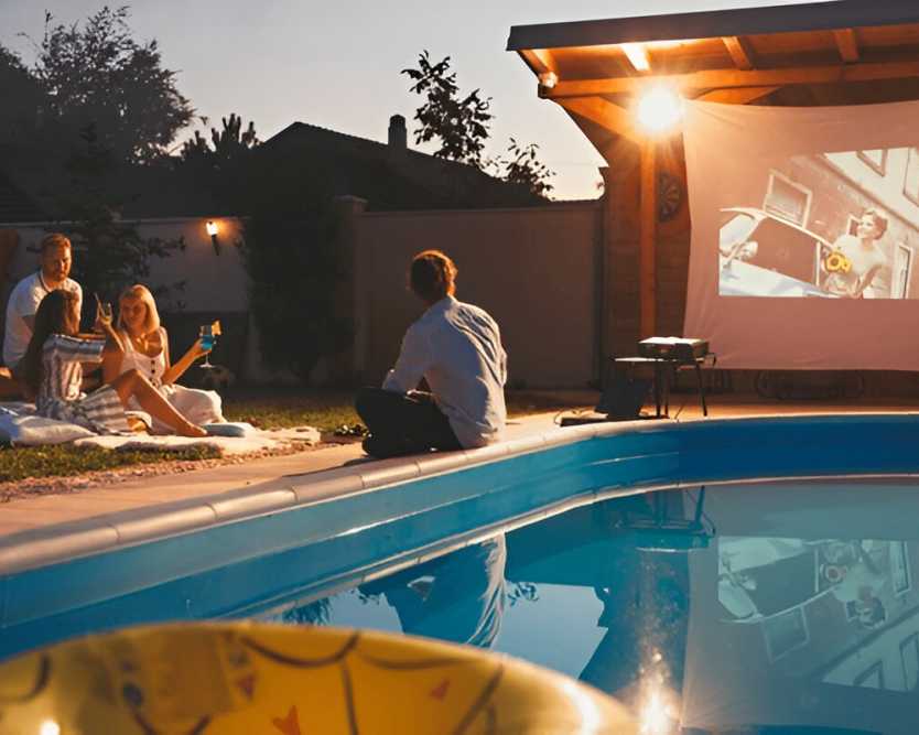 outdoor-movie-screen-hire-memorable-nights-anywhere