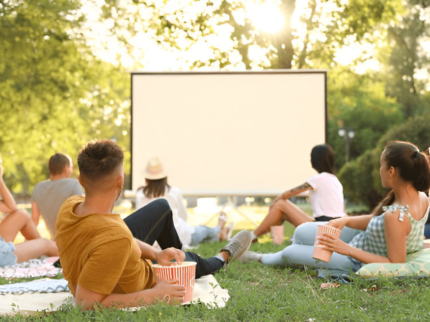 outdoor-movie-hire-in-port-stephens-big-0