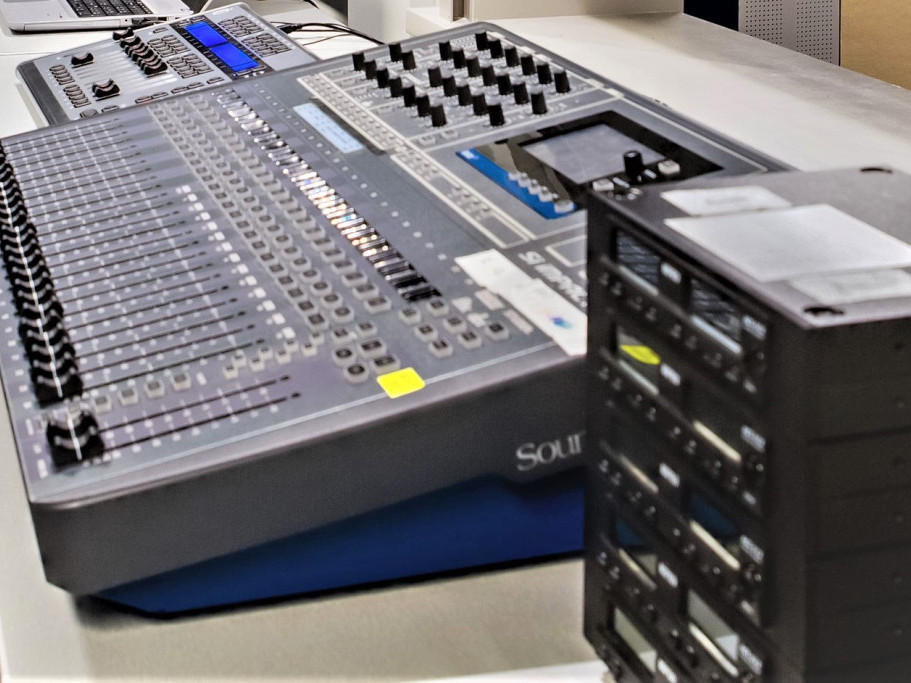 av-installation-brisbane-performance-lighting-and-sound-big-0