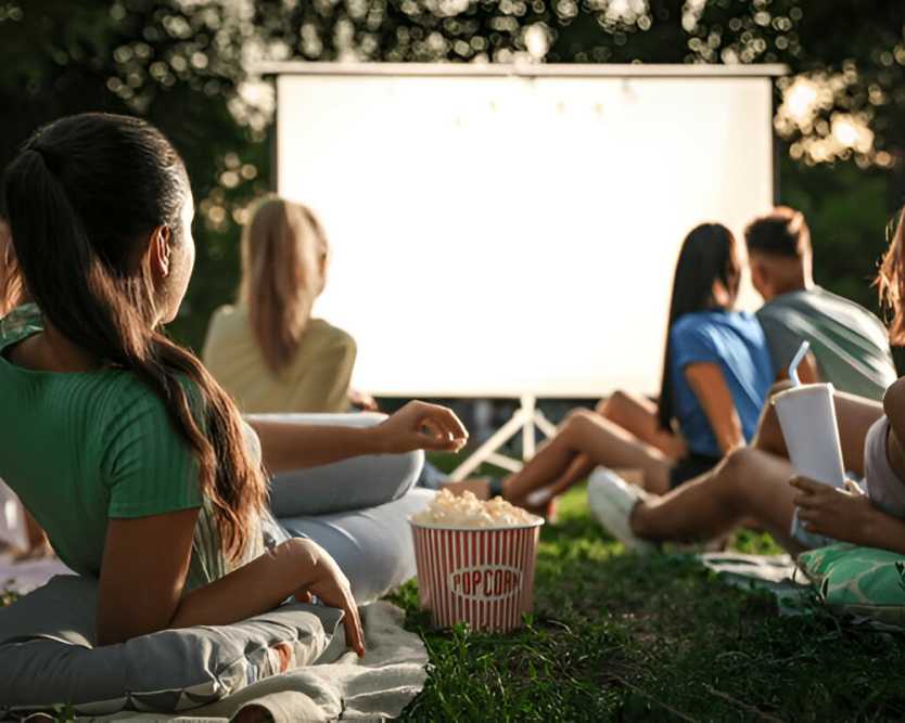 outdoor-movie-screen-hire-perfect-for-backyard-events