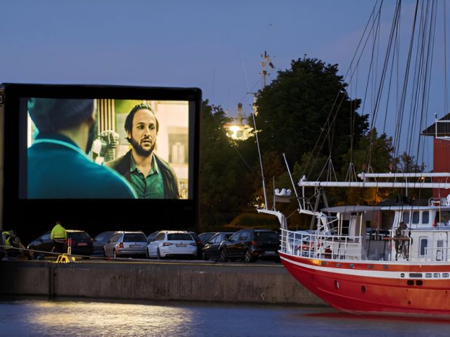outdoor-cinema-hire-near-me-for-unforgettable-backyard-movie-nights