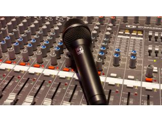 wireless-microphones-brisbane-performance-lighting-and-sound-small-0