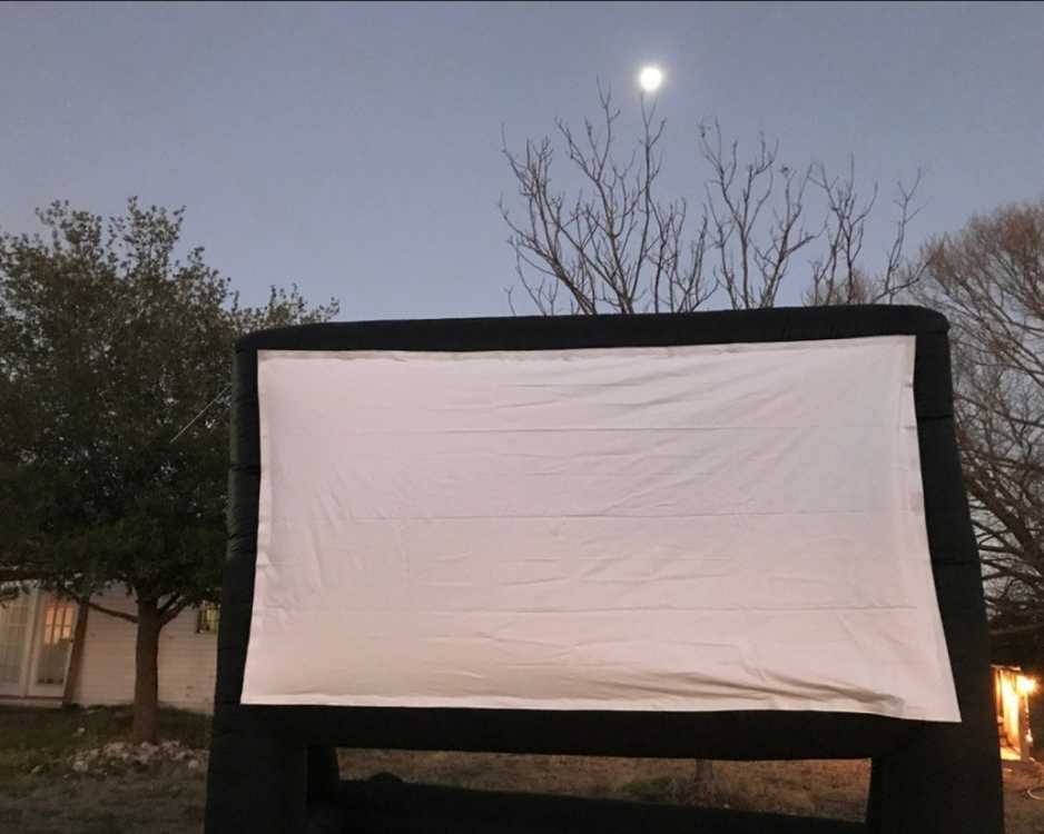 inflatable-movie-screen-hire-for-memorable-outdoor-events
