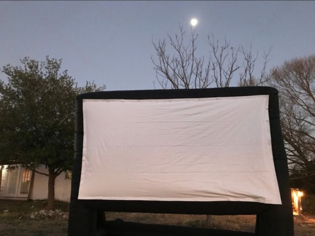 inflatable-movie-screen-hire-for-memorable-outdoor-events